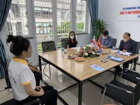 ẢNH TRƯỜNG ĐẠI HỌC U1 ĐẾN THĂM CÔNG TY