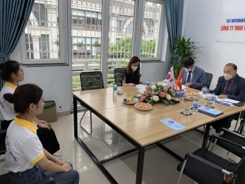 ẢNH TRƯỜNG ĐẠI HỌC U1 ĐẾN THĂM CÔNG TY