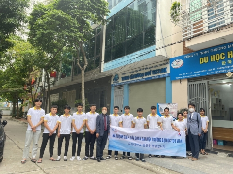 ẢNH TRƯỜNG ĐẠI HỌC U1 ĐẾN THĂM CÔNG TY