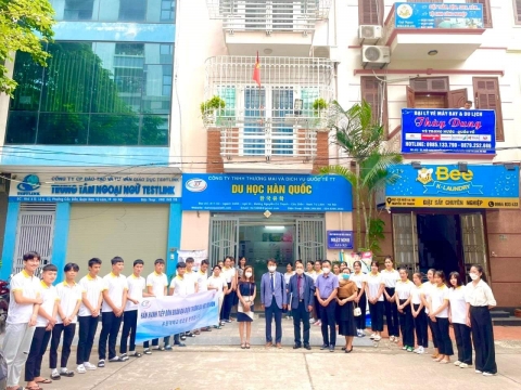ẢNH TRƯỜNG ĐẠI HỌC U1 ĐẾN THĂM CÔNG TY